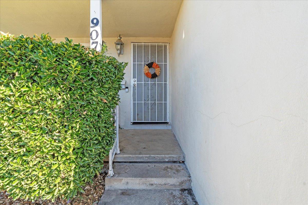 Elmo Court, Manteca, California image 4