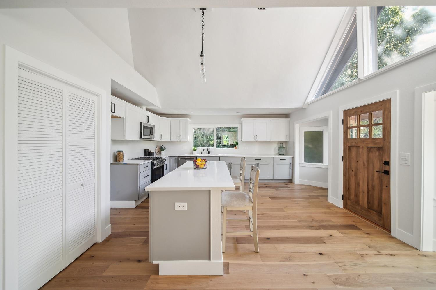 Detail Gallery Image 4 of 33 For 610 Nestora Ave, Aptos,  CA 95003 - 3 Beds | 2 Baths