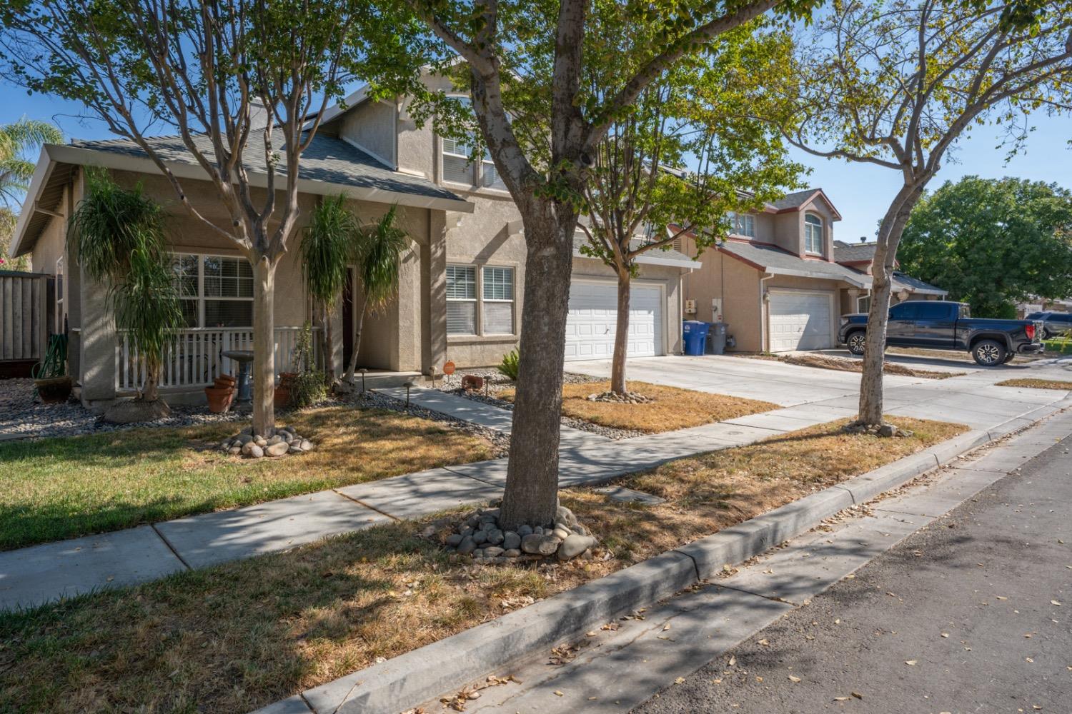 Detail Gallery Image 4 of 48 For 1818 De Anza Way, Los Banos,  CA 93635 - 4 Beds | 3/1 Baths