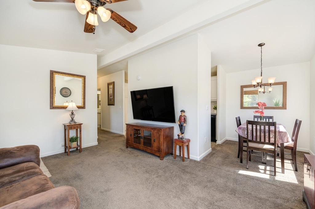 Detail Gallery Image 10 of 33 For 22 Shady Oaks Dr, Folsom,  CA 95630 - 2 Beds | 2 Baths