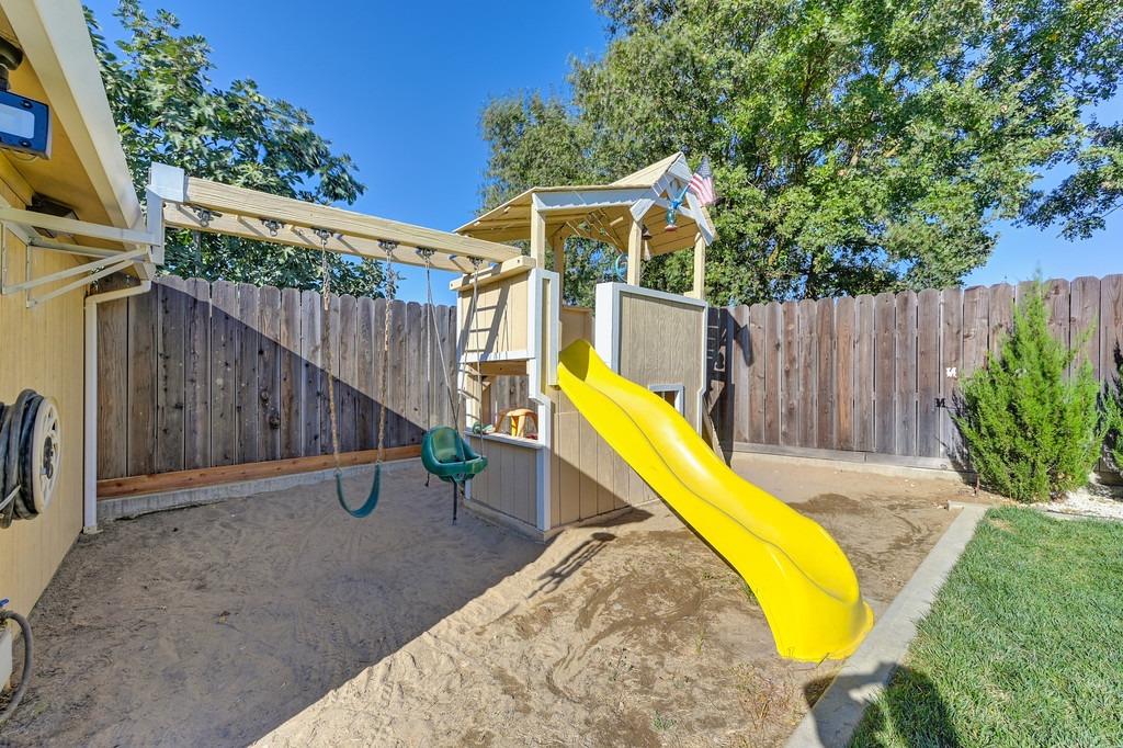 Detail Gallery Image 53 of 58 For 9917 Falcon Meadow Dr, Elk Grove,  CA 95624 - 3 Beds | 2 Baths