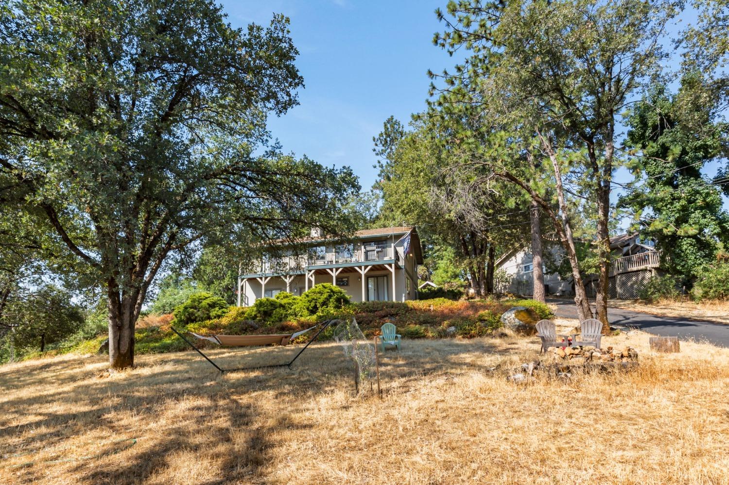 Detail Gallery Image 2 of 39 For 18963 Connie Dr, Grass Valley,  CA 95949 - 3 Beds | 2 Baths