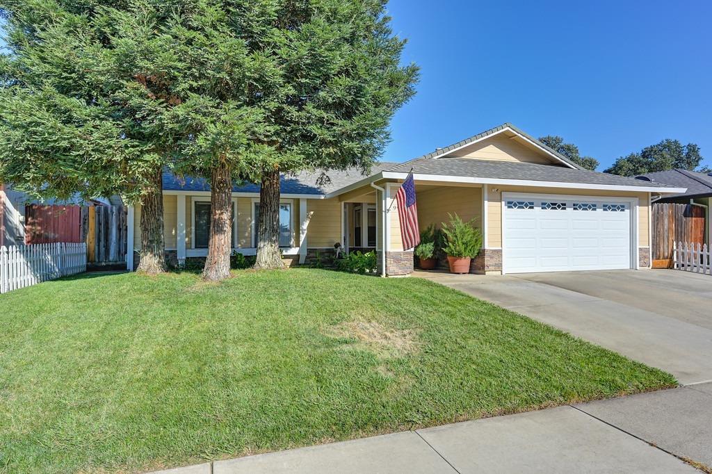 Detail Gallery Image 1 of 58 For 9917 Falcon Meadow Dr, Elk Grove,  CA 95624 - 3 Beds | 2 Baths