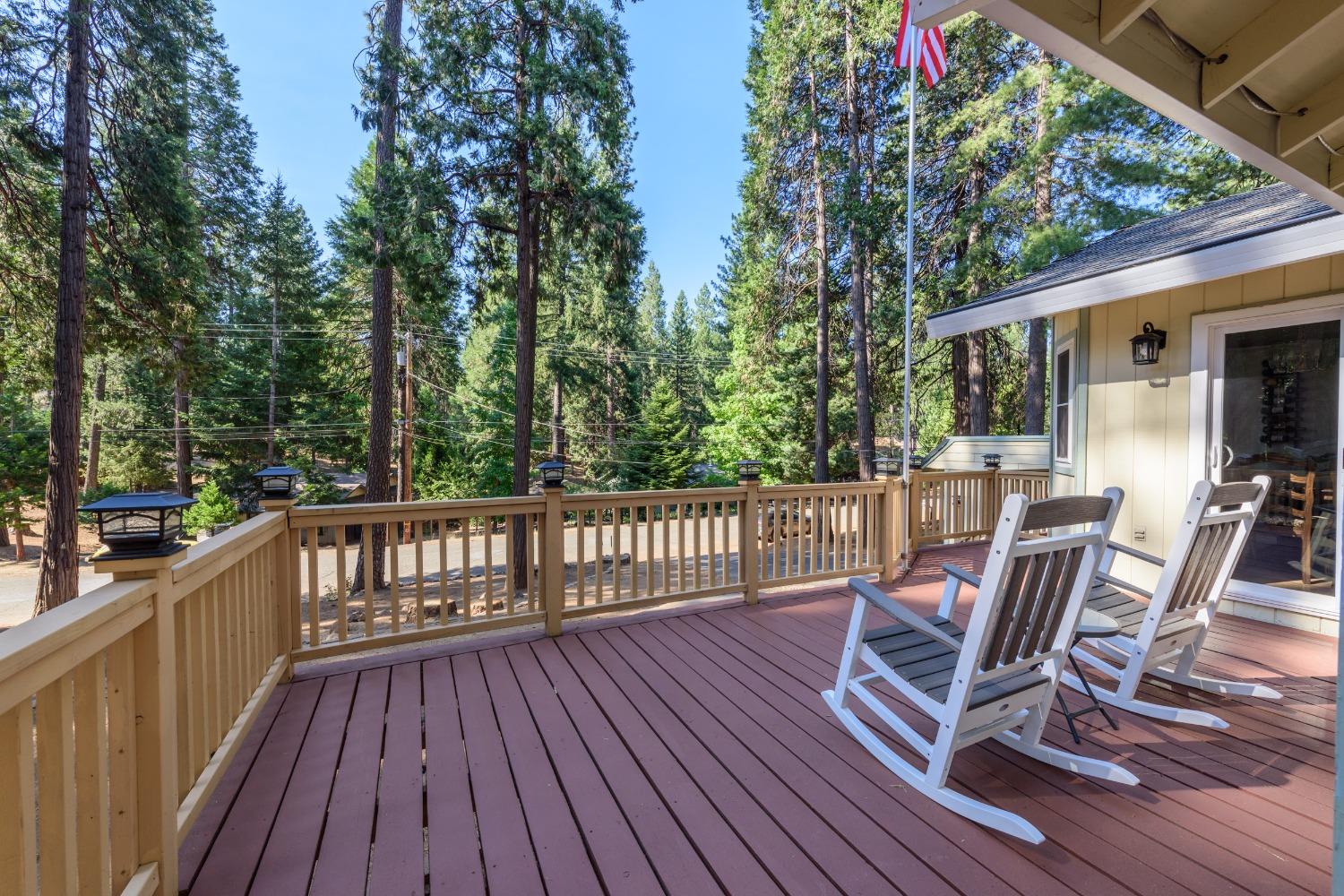 Detail Gallery Image 2 of 20 For 5618 Lupin Ln, Pollock Pines,  CA 95726 - 3 Beds | 2 Baths