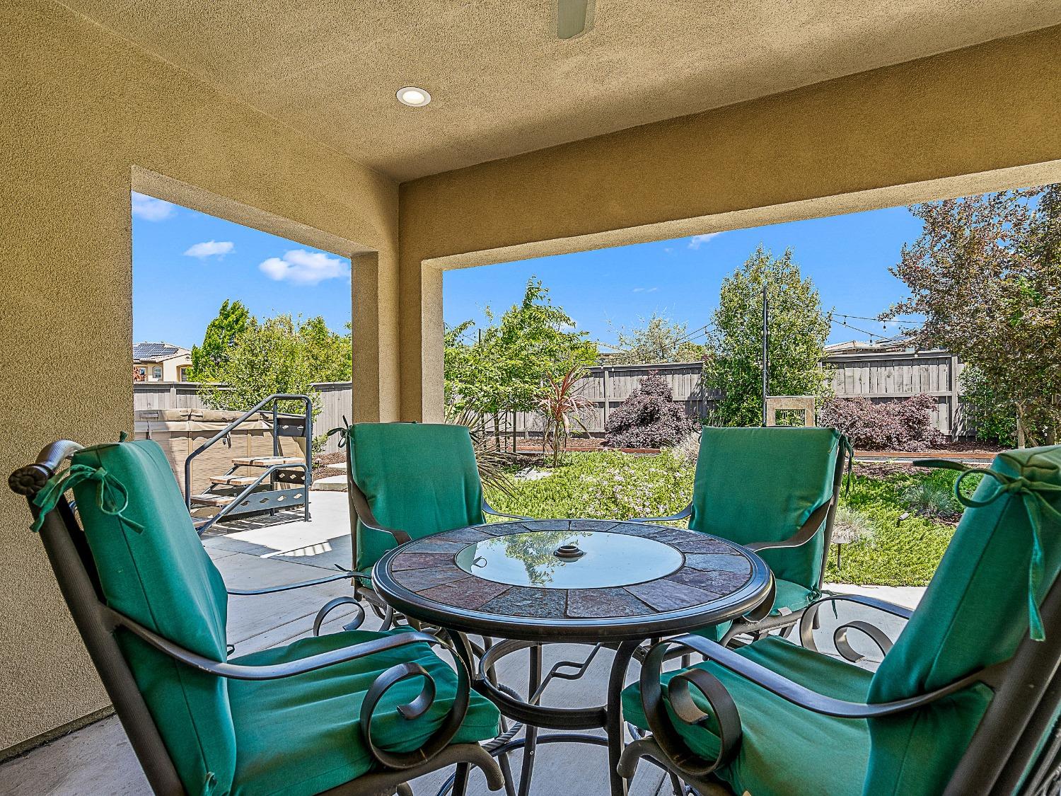 Detail Gallery Image 10 of 54 For 2561 Orsay Way, El Dorado Hills,  CA 95762 - 4 Beds | 3/2 Baths