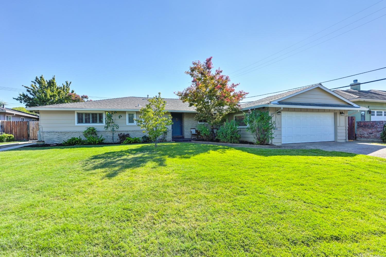 Detail Gallery Image 1 of 1 For 6733 Swenson Way, Sacramento,  CA 95831 - 3 Beds | 2 Baths