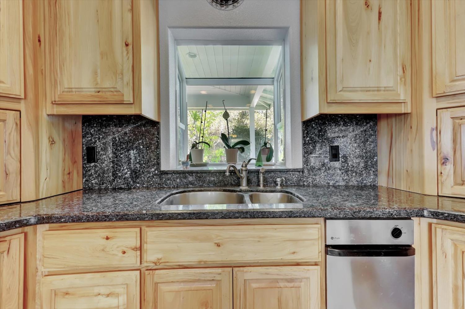 Detail Gallery Image 11 of 99 For 10213 Tyler Foote Rd, Nevada City,  CA 95959 - 3 Beds | 2/1 Baths