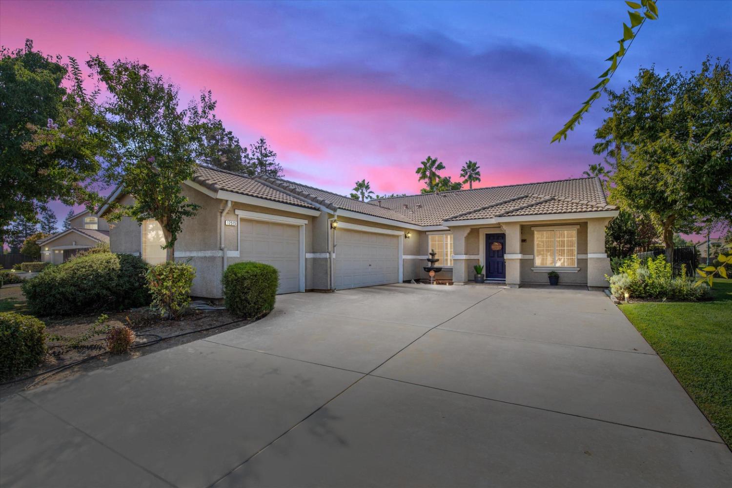 Detail Gallery Image 1 of 30 For 12515 Prairie Dunes Cir, Chowchilla,  CA 93610 - 4 Beds | 2 Baths