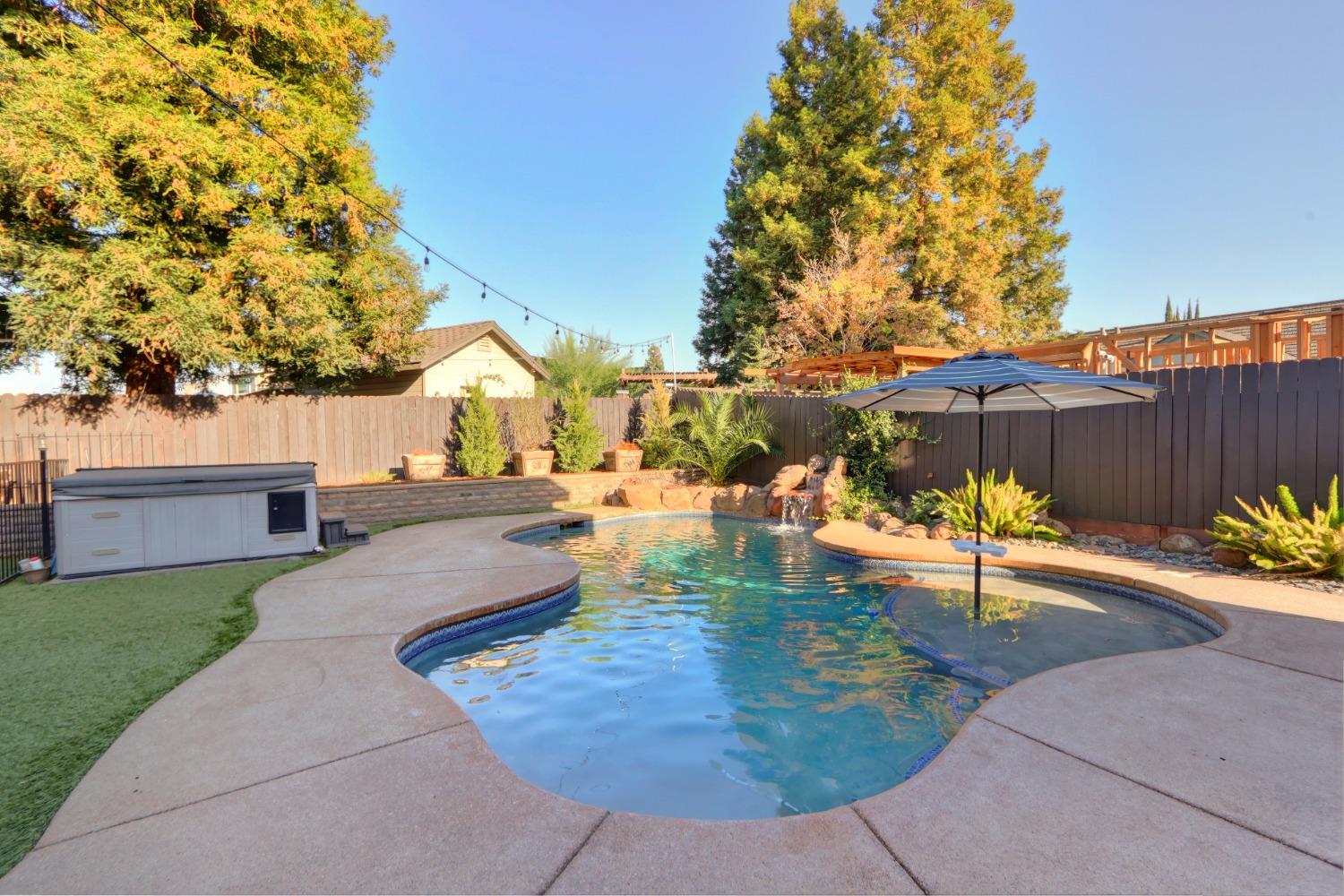 Detail Gallery Image 41 of 44 For 1107 Creek Ridge Ct, Roseville,  CA 95747 - 5 Beds | 2/1 Baths