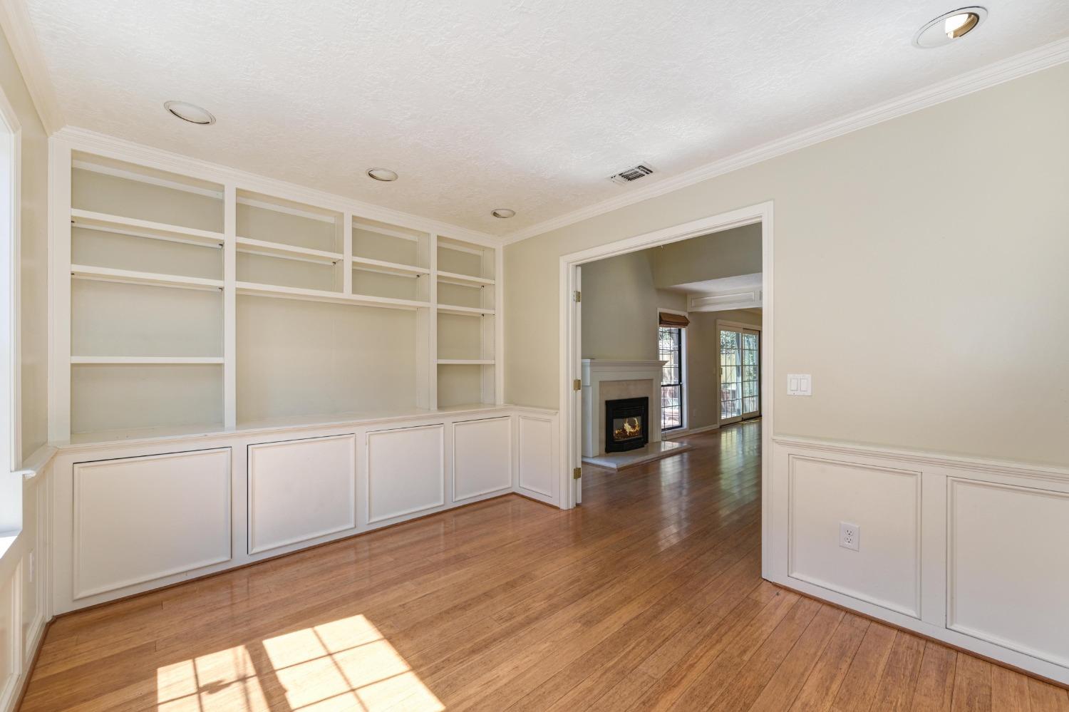 Detail Gallery Image 12 of 30 For 433 Sierra Ln, Sacramento,  CA 95864 - 3 Beds | 2/1 Baths