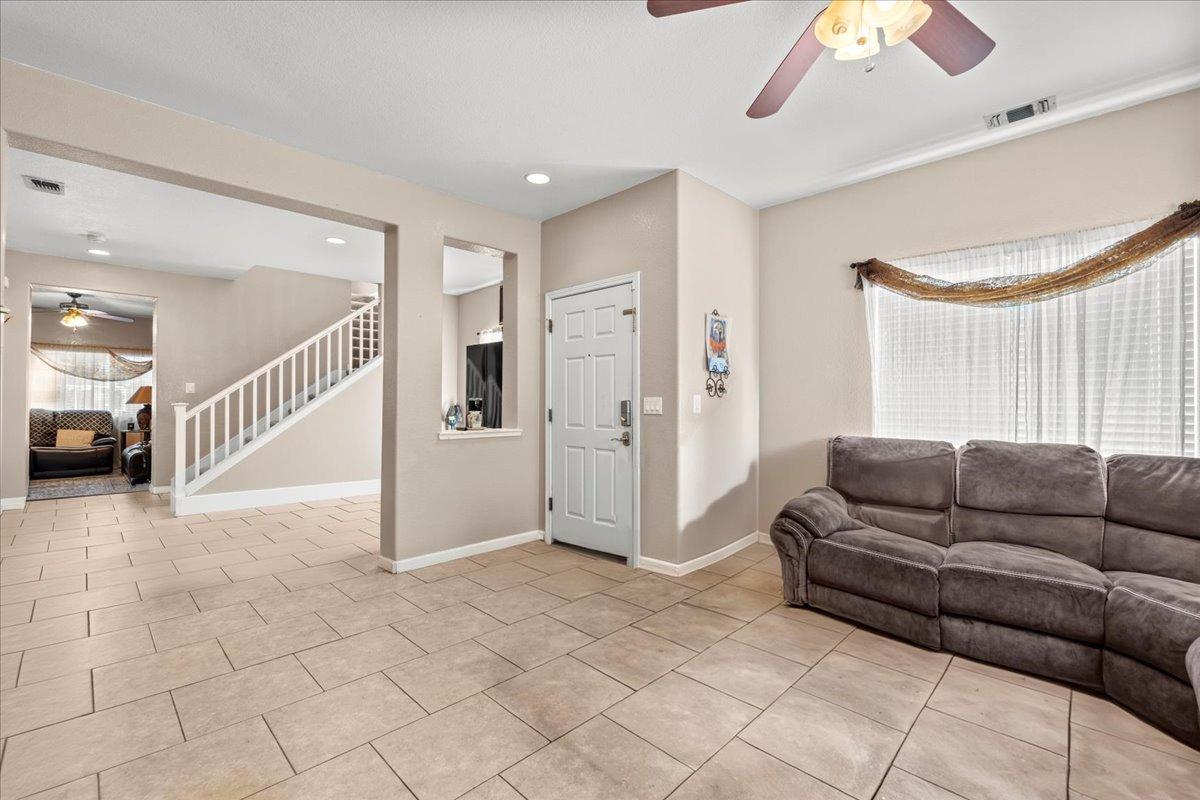 Detail Gallery Image 10 of 52 For 1909 St Sebastian Way, Modesto,  CA 95358 - 4 Beds | 2/1 Baths