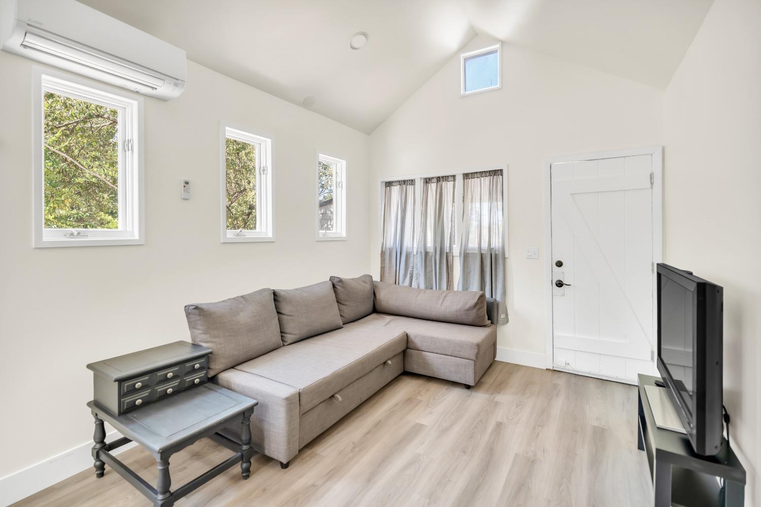 Detail Gallery Image 4 of 28 For 866 Goldner Ct, Placerville,  CA 95667 - 1 Beds | 1 Baths