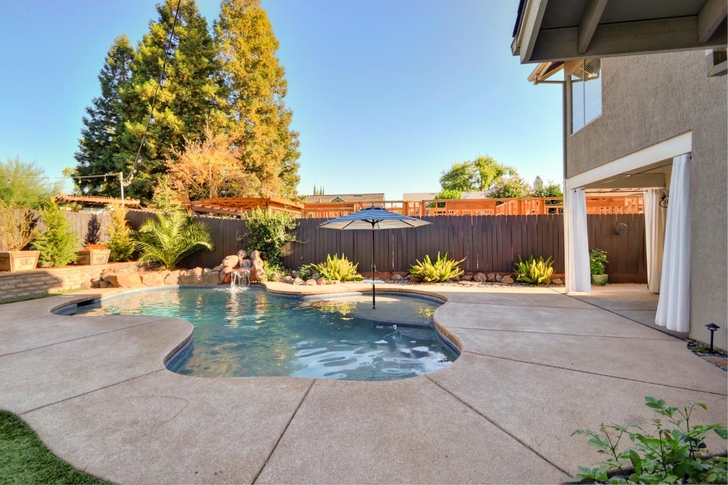 Detail Gallery Image 38 of 44 For 1107 Creek Ridge Ct, Roseville,  CA 95747 - 5 Beds | 2/1 Baths