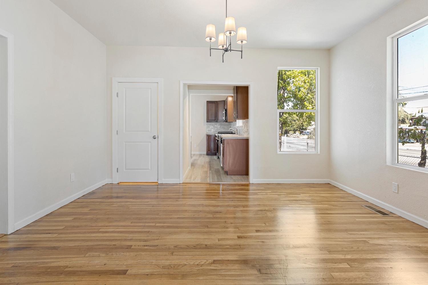 Detail Gallery Image 10 of 35 For 205 W Magnolia, Stockton,  CA 95203 - 3 Beds | 2 Baths