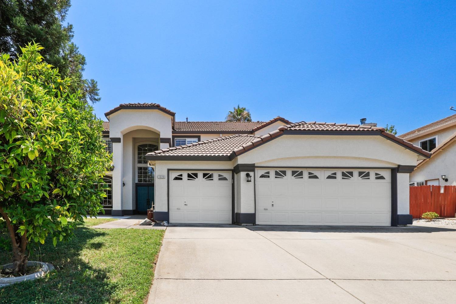 Detail Gallery Image 1 of 1 For 1223 Camino Capistrano, Roseville,  CA 95747 - 4 Beds | 3 Baths