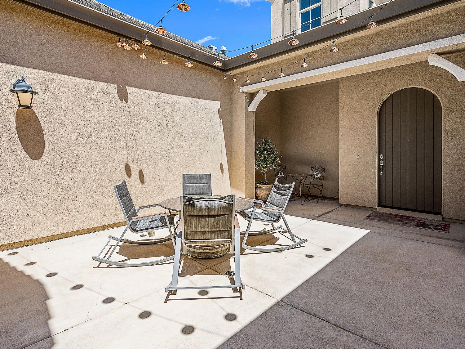 Detail Gallery Image 5 of 54 For 2561 Orsay Way, El Dorado Hills,  CA 95762 - 4 Beds | 3/2 Baths