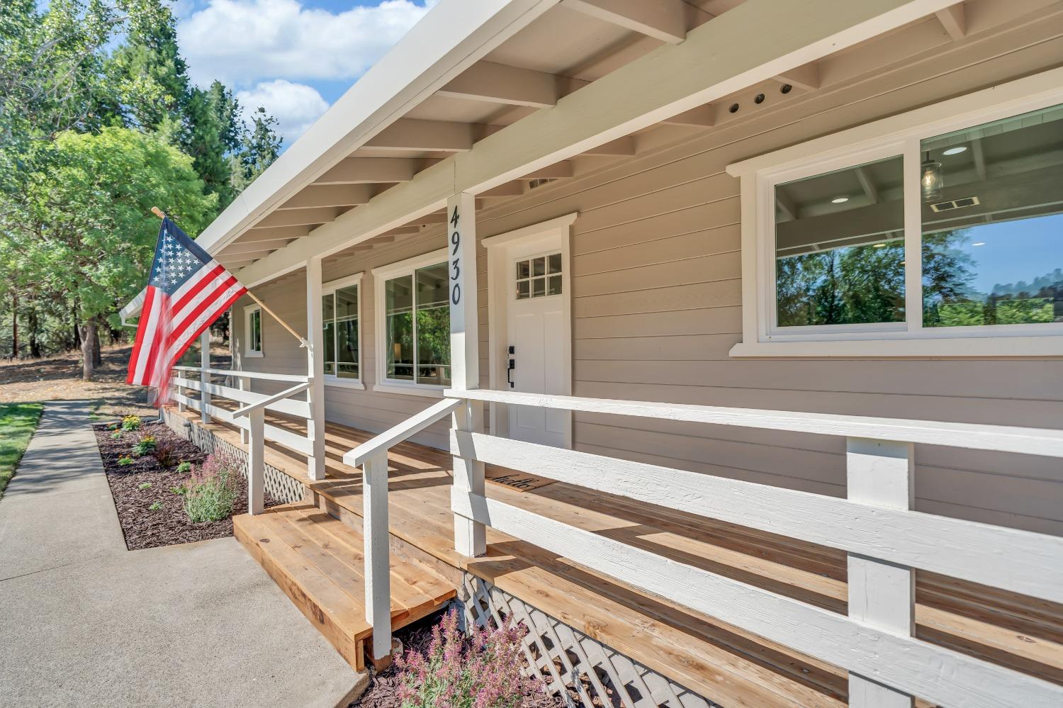 Detail Gallery Image 9 of 61 For 4930 Oak Leaf Cir, Placerville,  CA 95667 - 3 Beds | 2 Baths