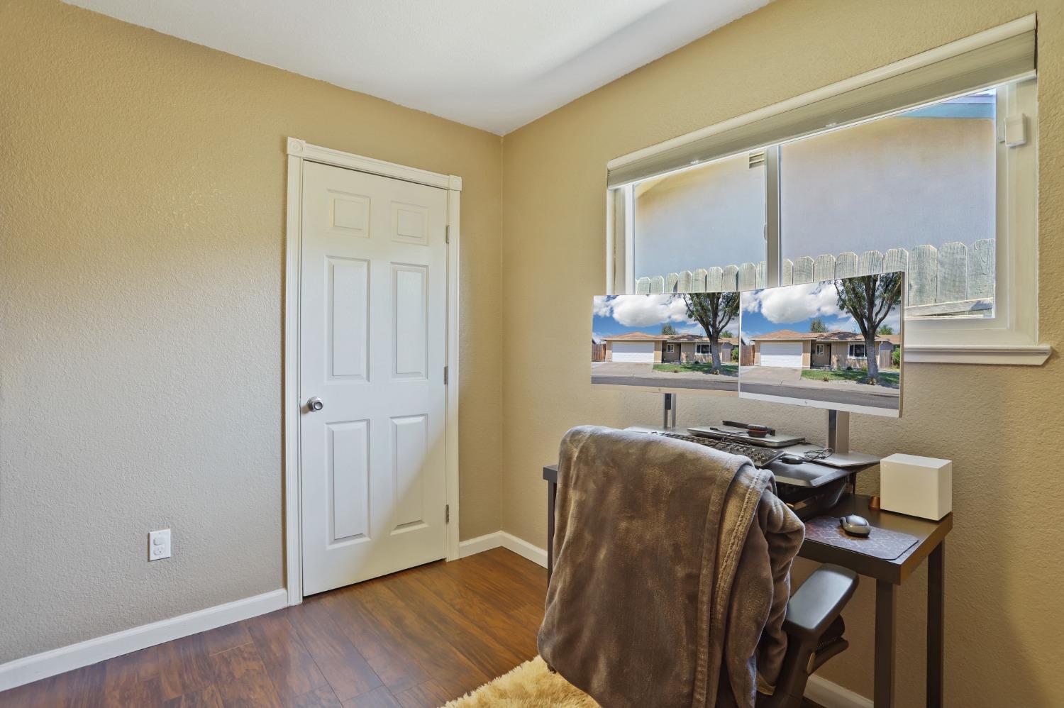 Detail Gallery Image 11 of 20 For 2101 Milford Ln, Modesto,  CA 95355 - 4 Beds | 2 Baths