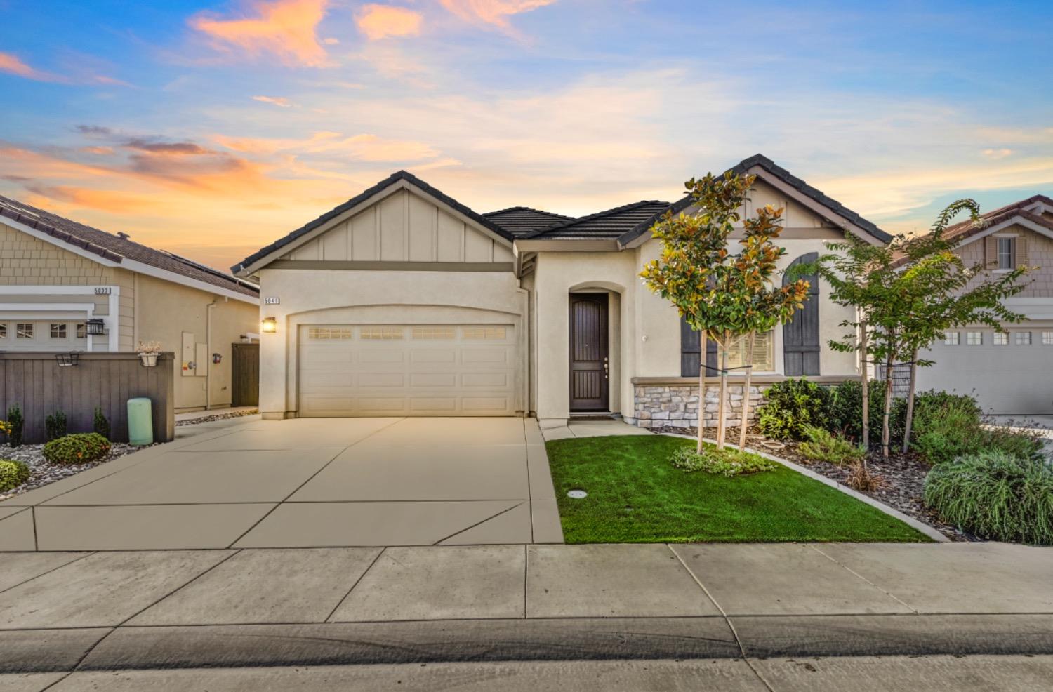 Detail Gallery Image 1 of 1 For 5041 Creekhollow Way, Roseville,  CA 95747 - 3 Beds | 3 Baths