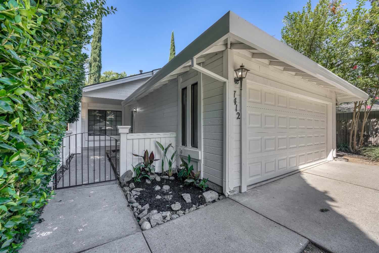 Detail Gallery Image 1 of 1 For 7412 Deltawind Dr, Sacramento,  CA 95831 - 3 Beds | 2 Baths