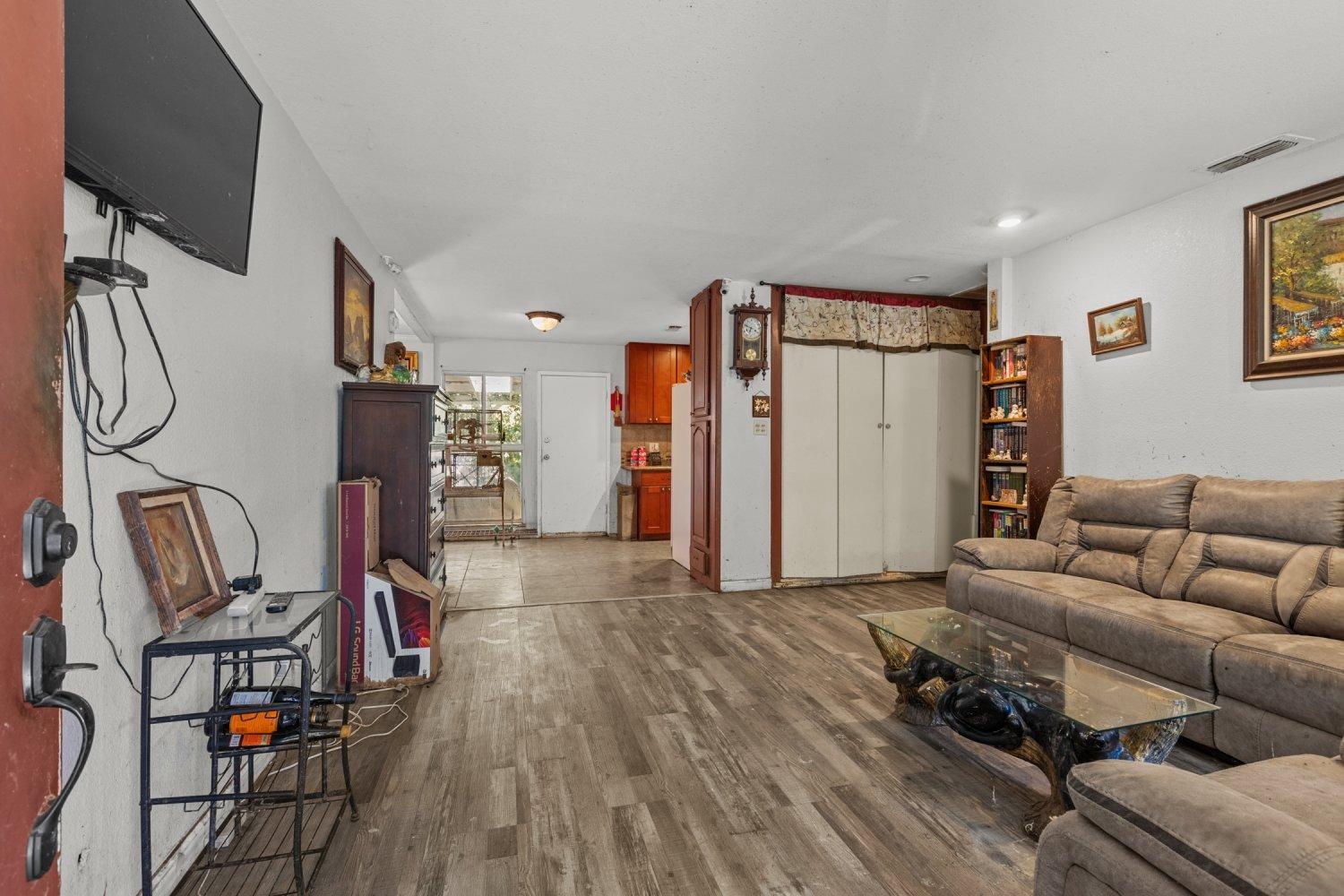 Detail Gallery Image 1 of 1 For 1945 Edwin Way, Sacramento,  CA 95815 - 3 Beds | 1 Baths