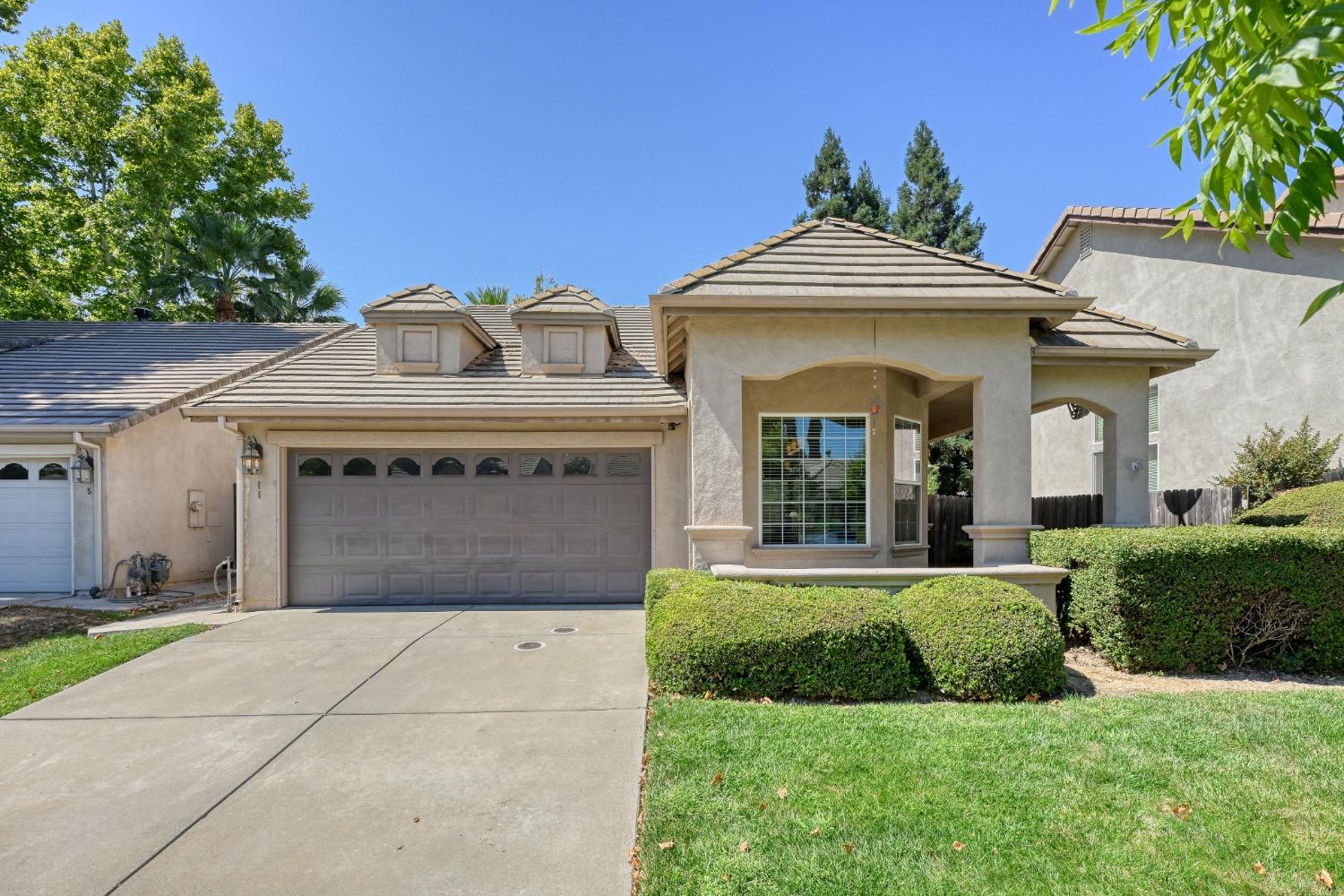 Detail Gallery Image 1 of 1 For 11 Crossley Ct, Sacramento,  CA 95833 - 3 Beds | 2 Baths