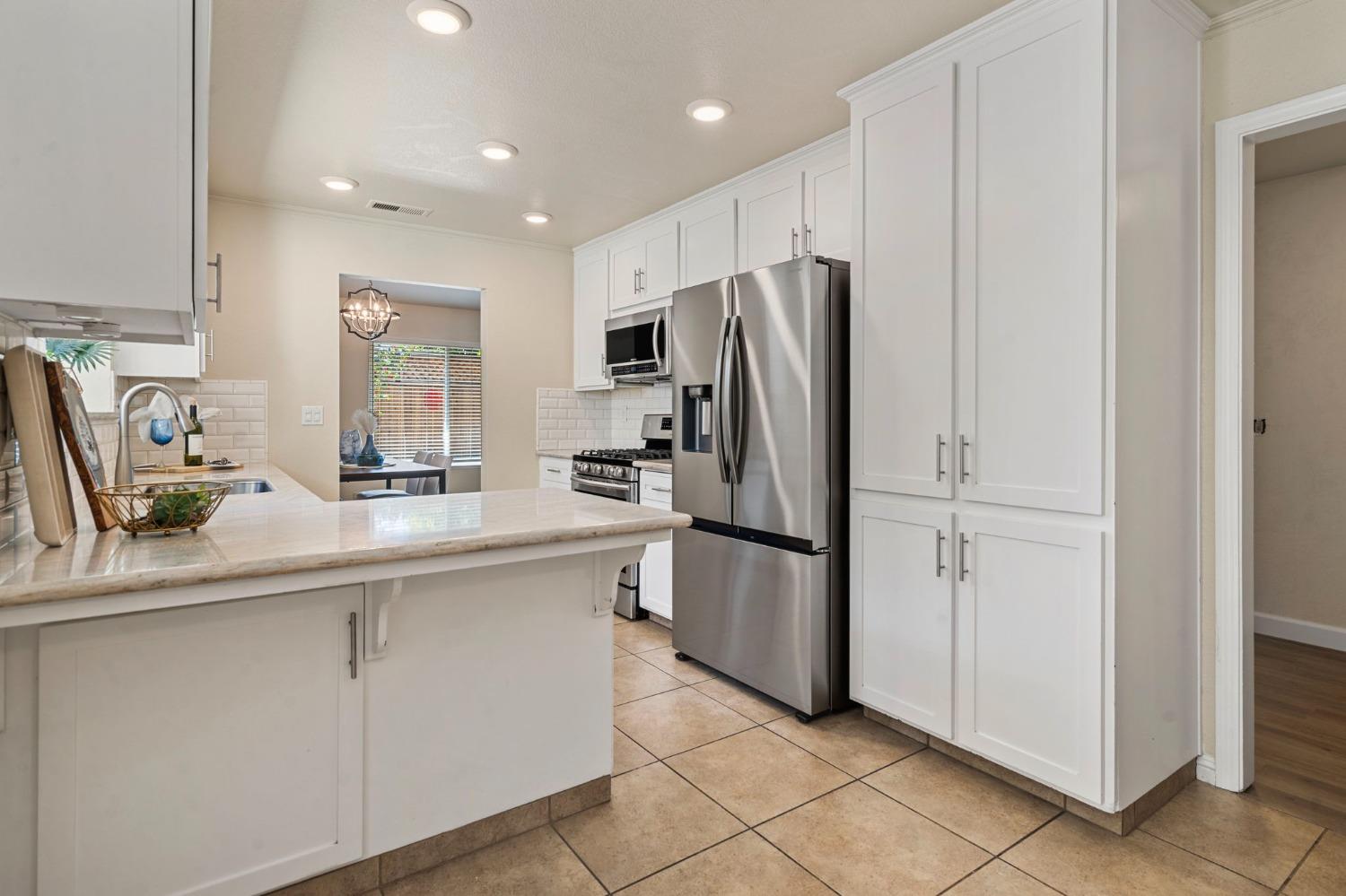 Detail Gallery Image 12 of 45 For 2404 Pheasant Run Cir, Stockton,  CA 95207 - 3 Beds | 2 Baths