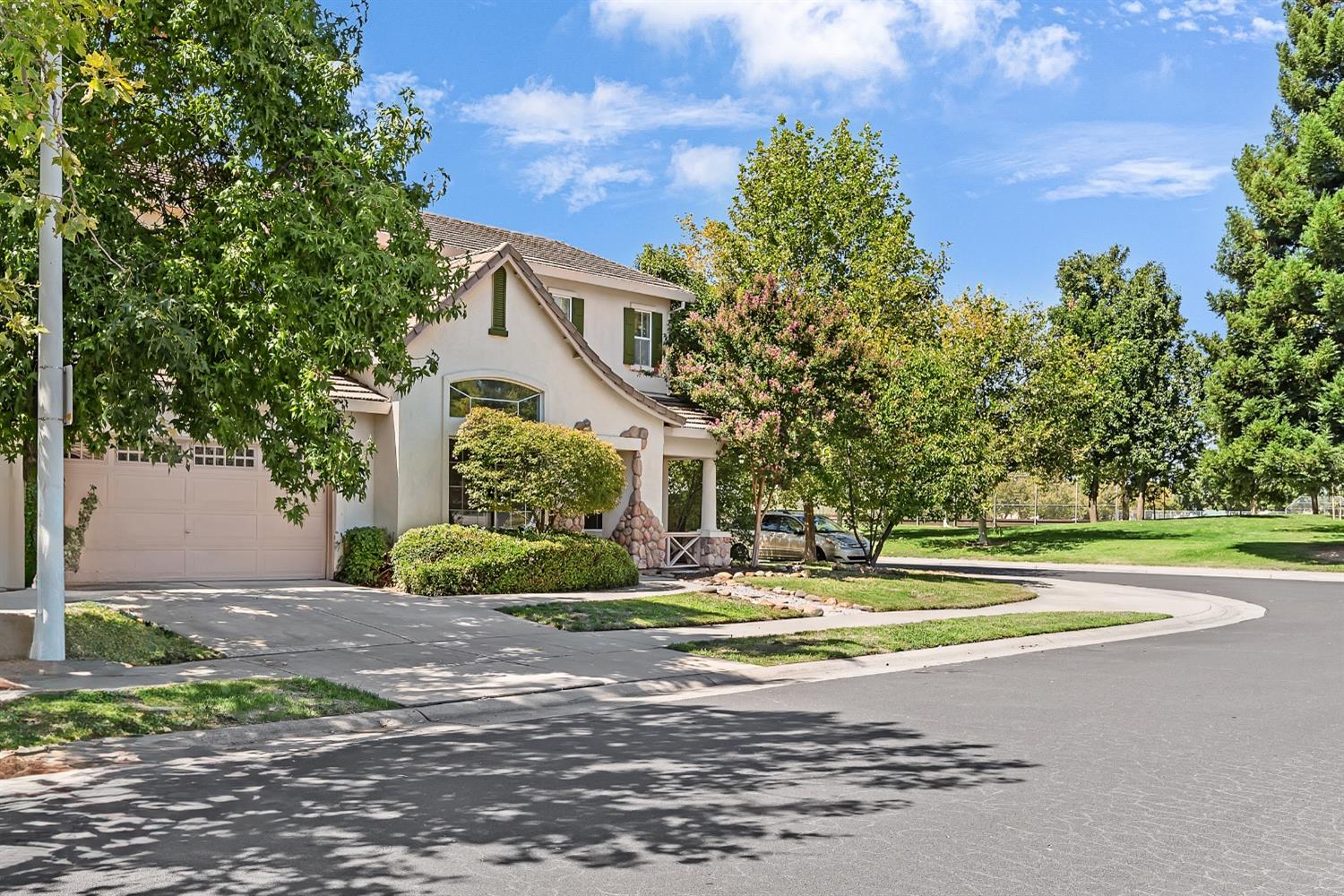 Detail Gallery Image 4 of 70 For 133 Montgomery St, Roseville,  CA 95678 - 5 Beds | 3 Baths