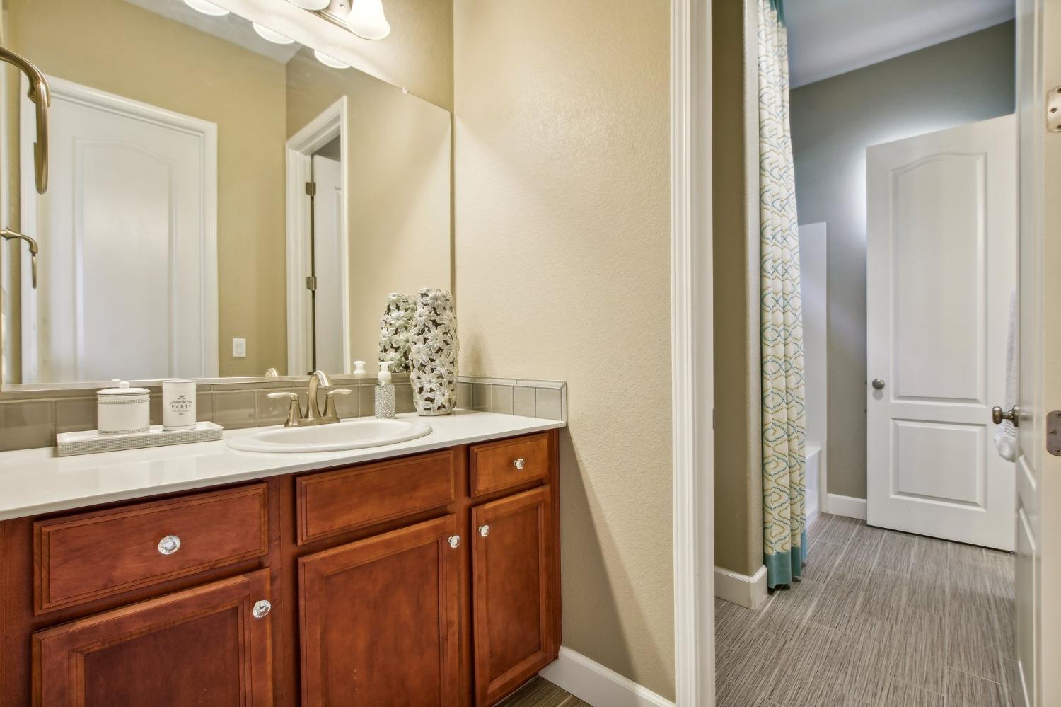 Detail Gallery Image 20 of 57 For 5571 Aspen Meadows Dr, El Dorado Hills,  CA 95762 - 3 Beds | 2/1 Baths