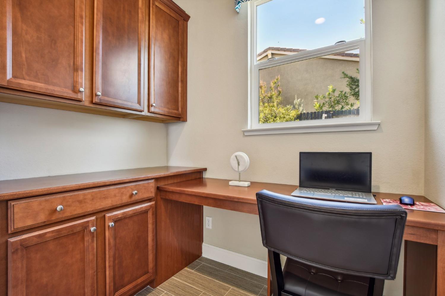 Detail Gallery Image 26 of 57 For 5571 Aspen Meadows Dr, El Dorado Hills,  CA 95762 - 3 Beds | 2/1 Baths