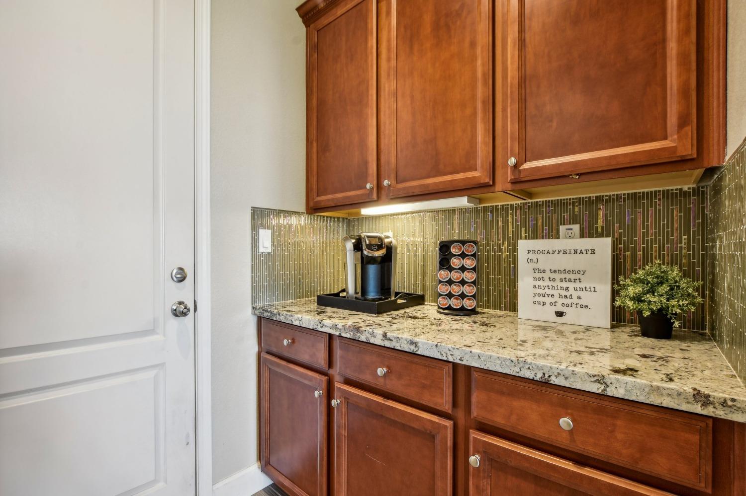 Detail Gallery Image 11 of 57 For 5571 Aspen Meadows Dr, El Dorado Hills,  CA 95762 - 3 Beds | 2/1 Baths