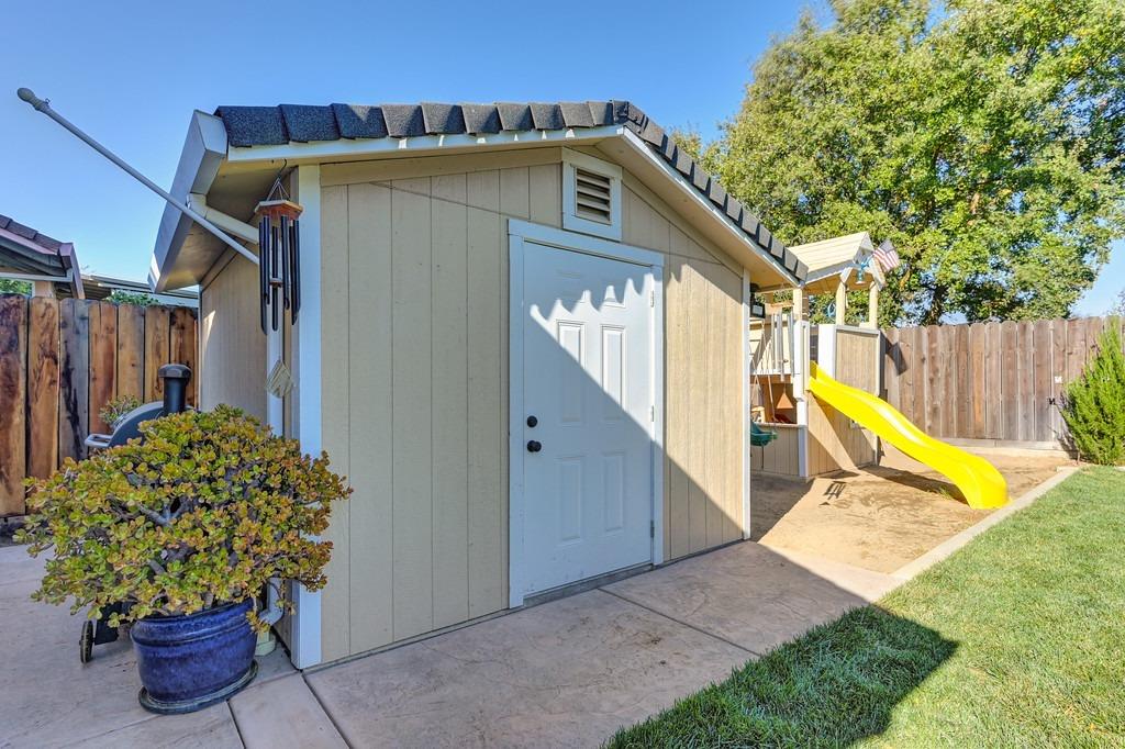 Detail Gallery Image 55 of 58 For 9917 Falcon Meadow Dr, Elk Grove,  CA 95624 - 3 Beds | 2 Baths