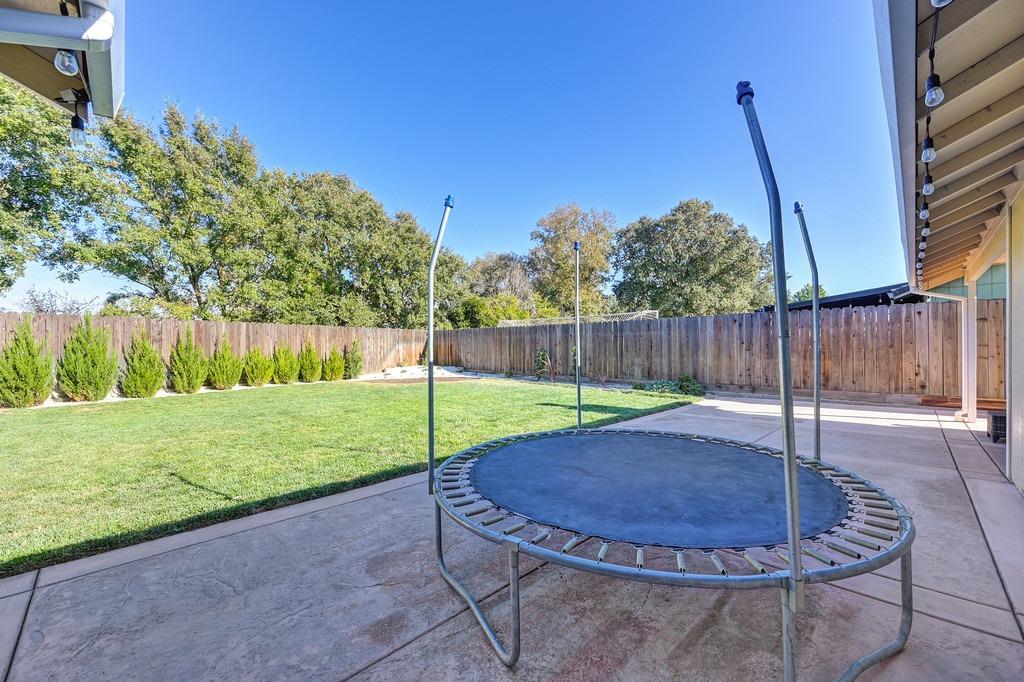 Detail Gallery Image 50 of 58 For 9917 Falcon Meadow Dr, Elk Grove,  CA 95624 - 3 Beds | 2 Baths