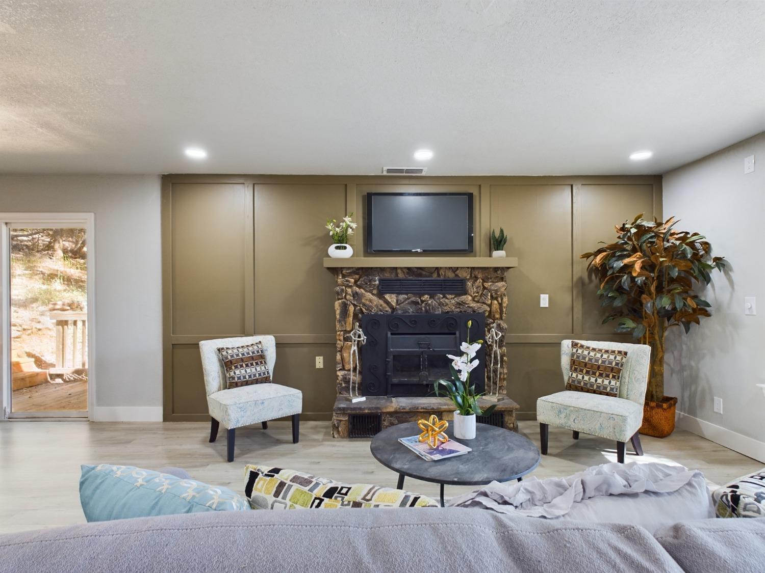 Detail Gallery Image 5 of 49 For 2207 Sweetwater Trl, Cool,  CA 95614 - 3 Beds | 2/1 Baths