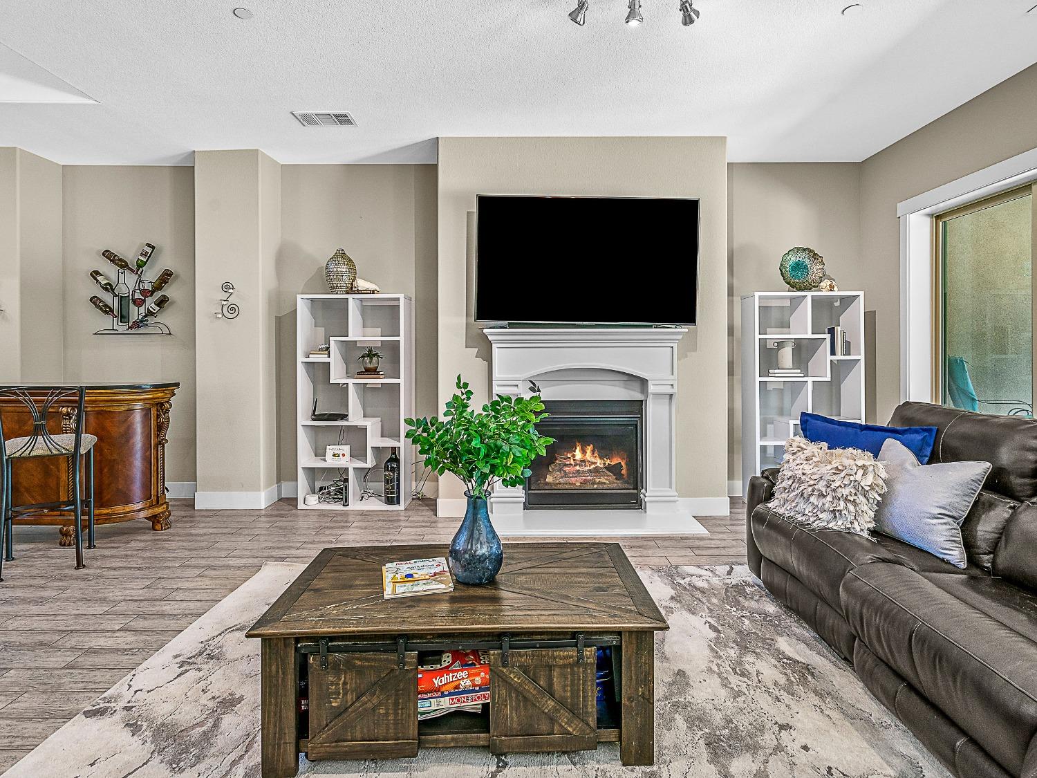 Detail Gallery Image 14 of 54 For 2561 Orsay Way, El Dorado Hills,  CA 95762 - 4 Beds | 3/2 Baths