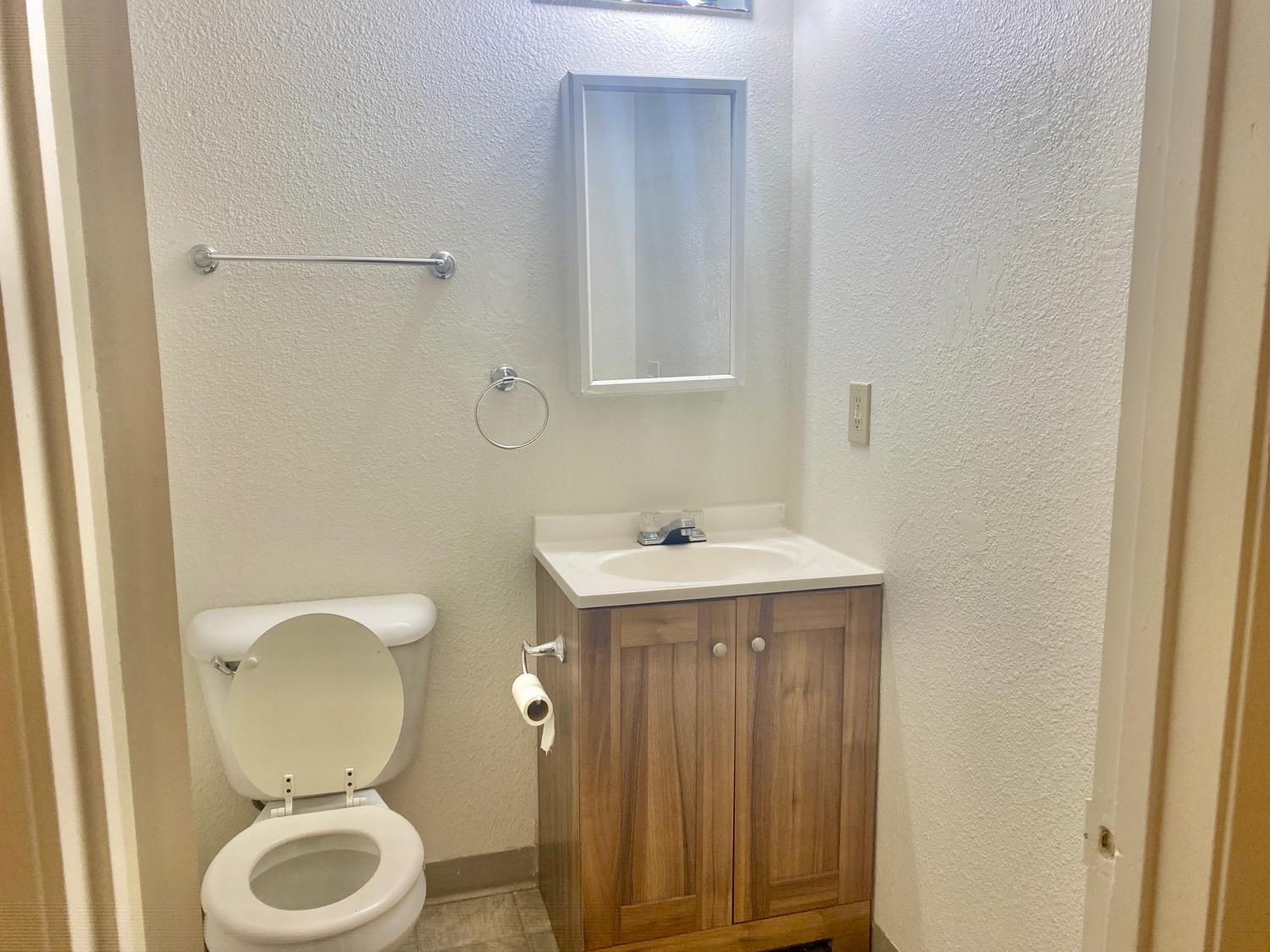 Detail Gallery Image 18 of 20 For 408 E Bianchi Rd #2,  Stockton,  CA 95207 - 2 Beds | 1 Baths