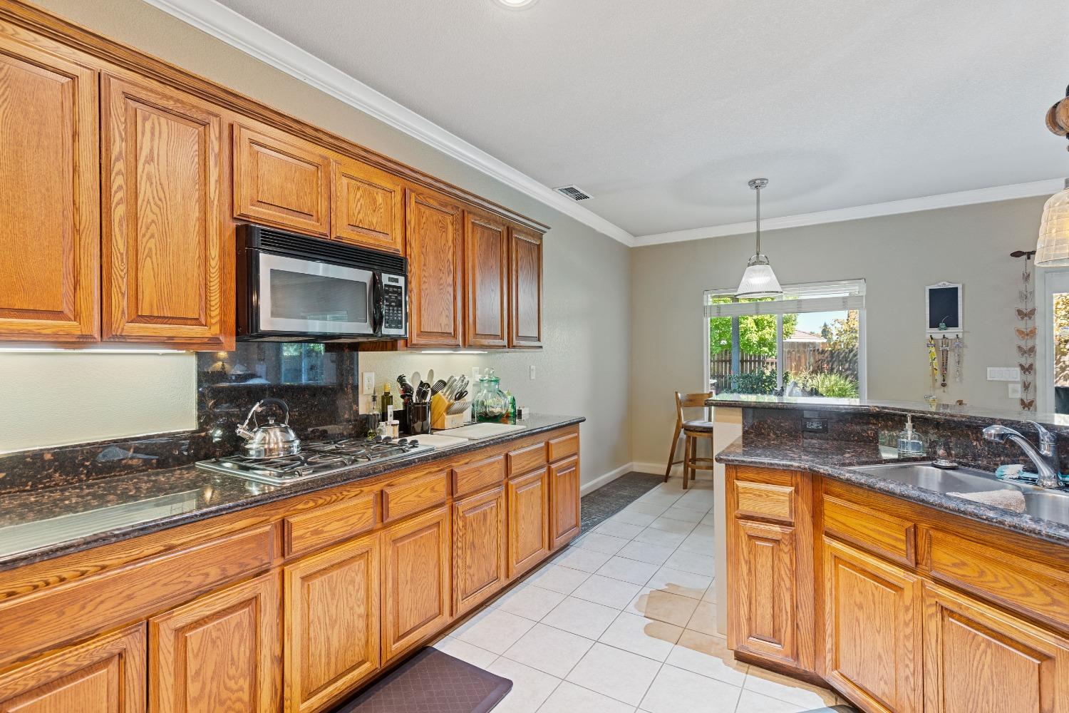 Detail Gallery Image 12 of 40 For 1809 Rolling Rock Ct, Yuba City,  CA 95993 - 3 Beds | 2 Baths