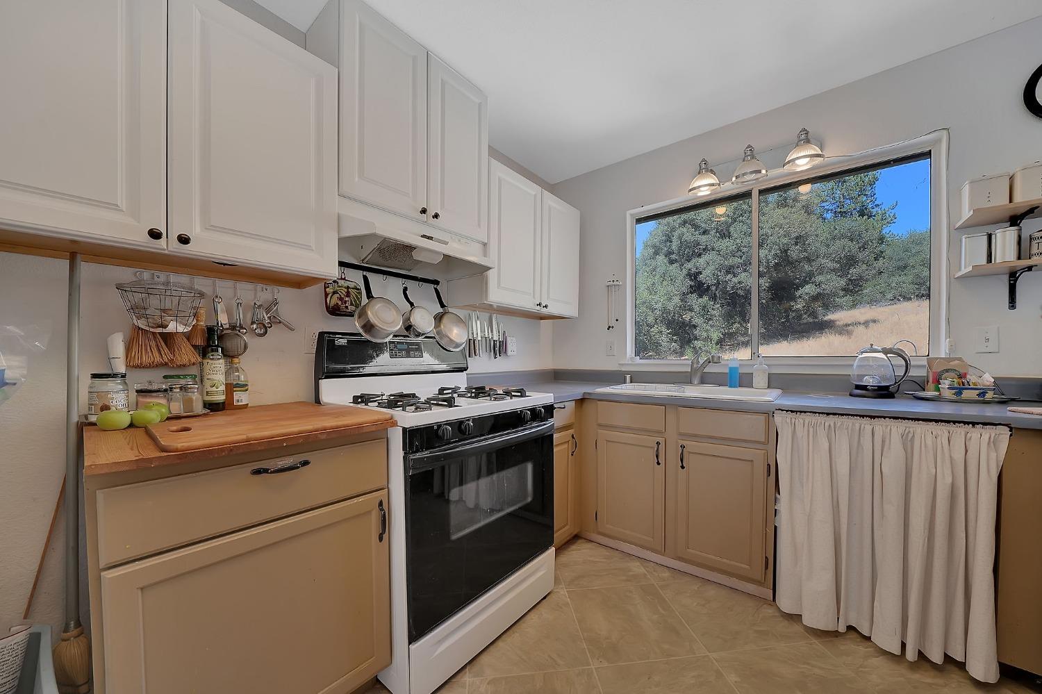 Detail Gallery Image 14 of 55 For 7184 Perry Creek Rd, Somerset,  CA 95684 - 3 Beds | 2 Baths