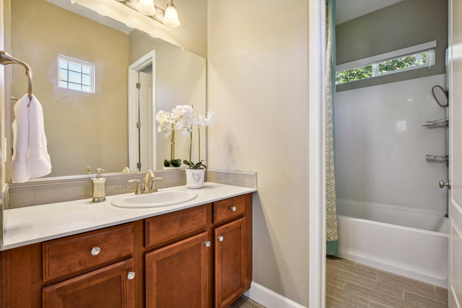 Detail Gallery Image 15 of 57 For 5571 Aspen Meadows Dr, El Dorado Hills,  CA 95762 - 3 Beds | 2/1 Baths