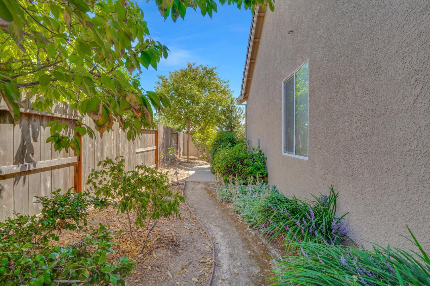 Detail Gallery Image 40 of 50 For 2554 Sugar Creek, Manteca,  CA 95336 - 3 Beds | 2/1 Baths