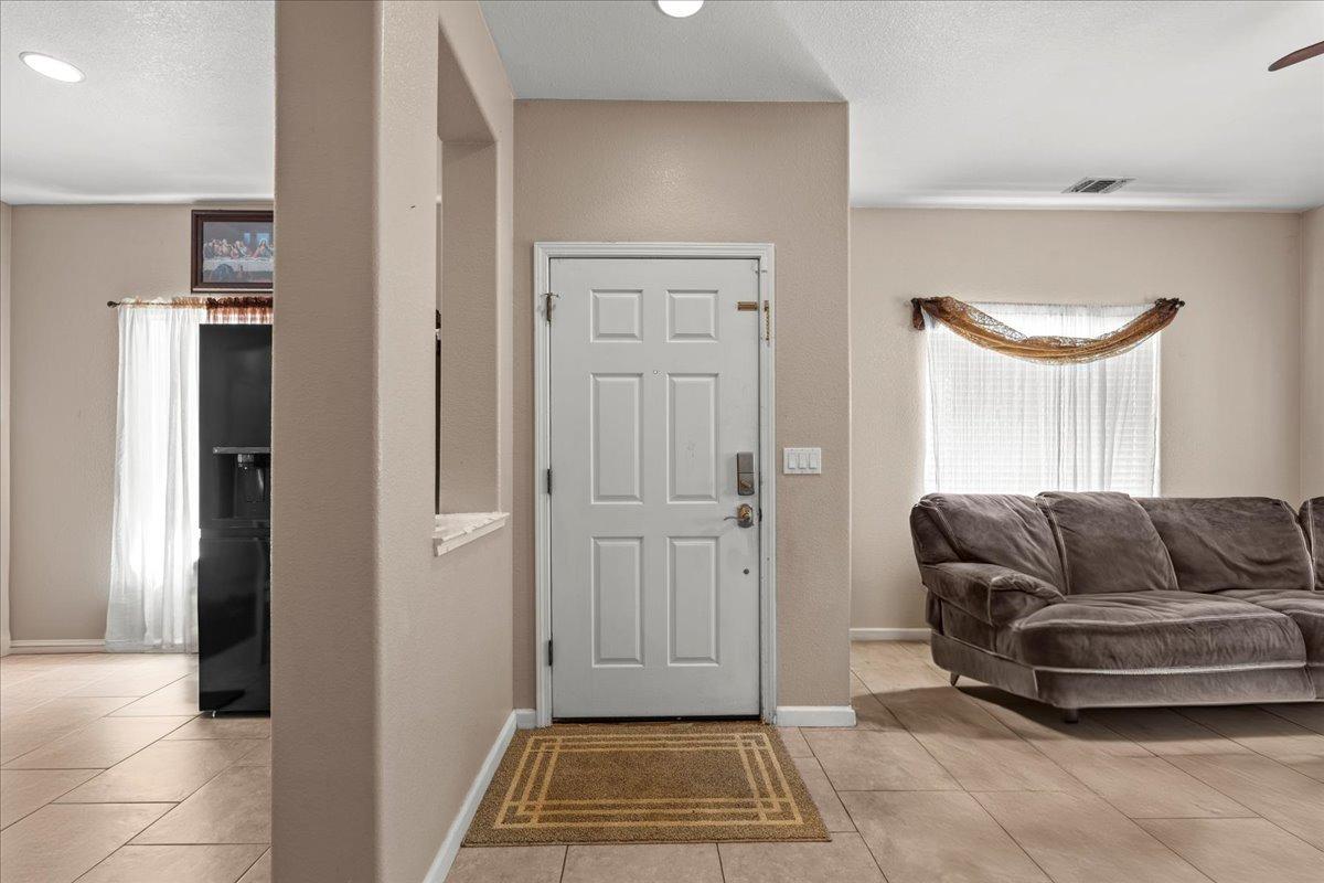 Detail Gallery Image 6 of 52 For 1909 St Sebastian Way, Modesto,  CA 95358 - 4 Beds | 2/1 Baths