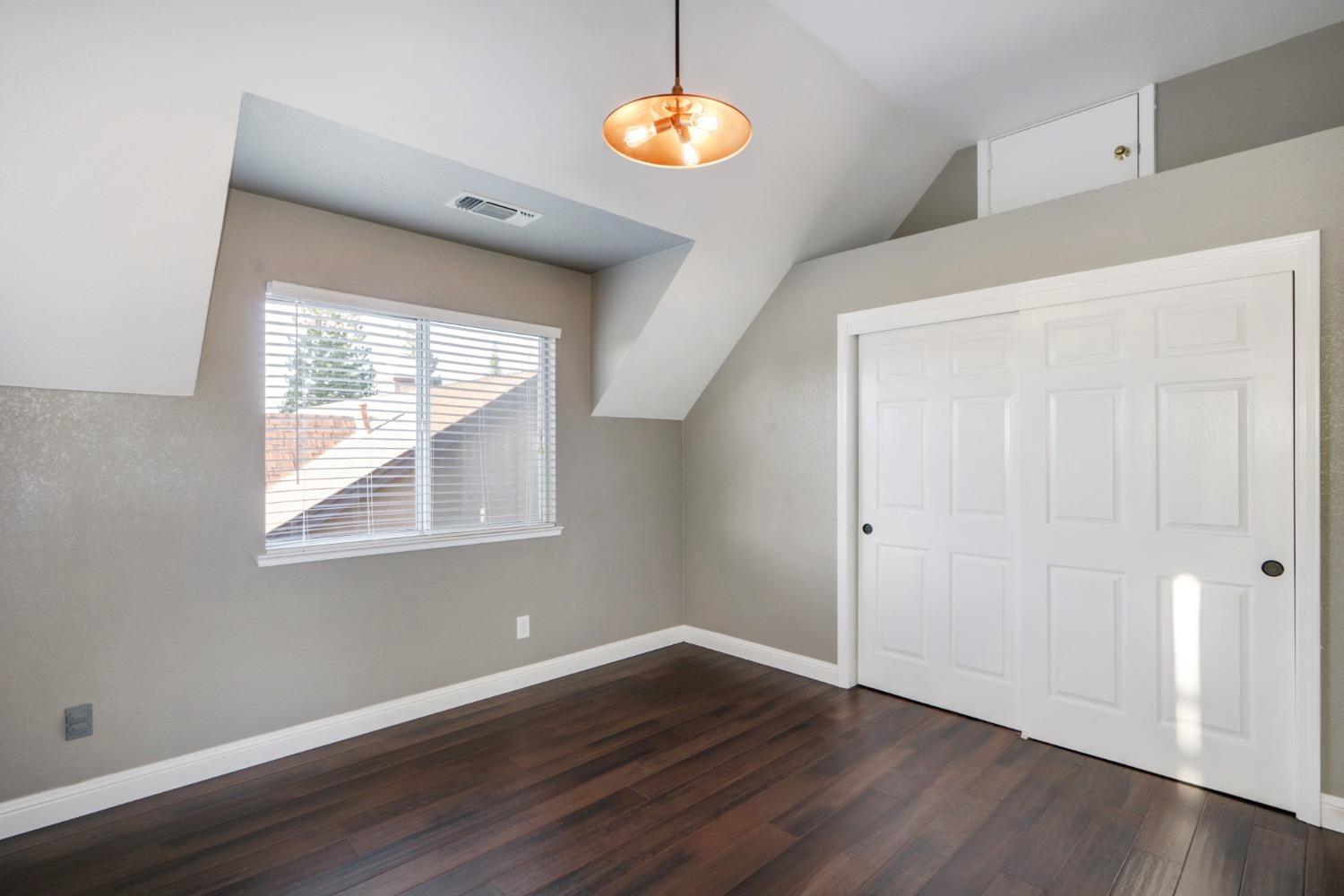 Detail Gallery Image 32 of 44 For 1107 Creek Ridge Ct, Roseville,  CA 95747 - 5 Beds | 2/1 Baths