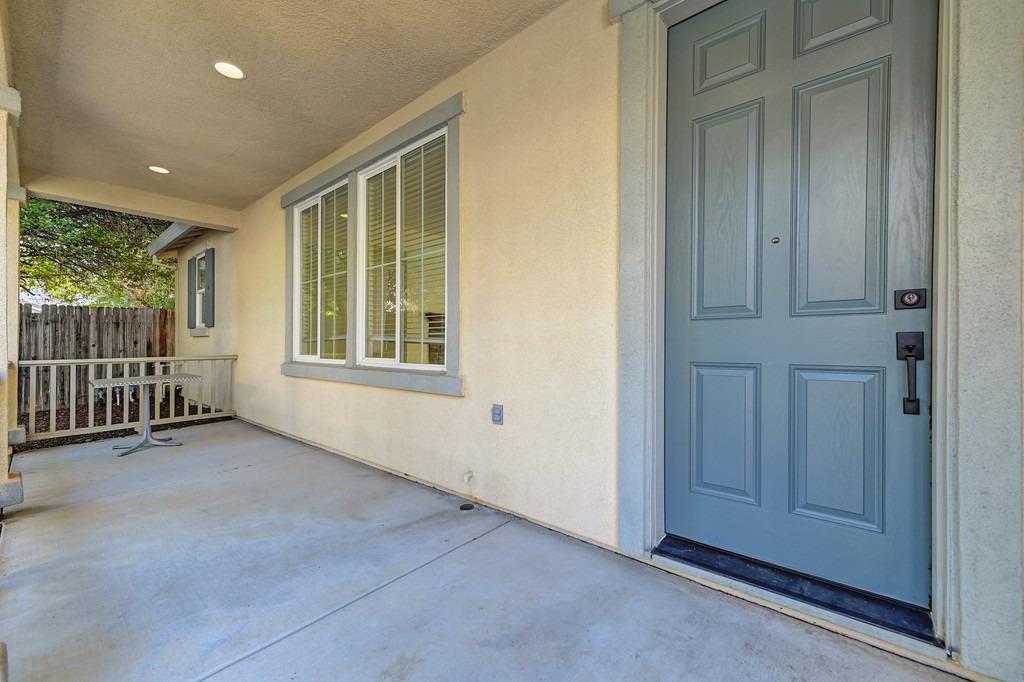 Detail Gallery Image 6 of 47 For 925 Courtyards Loop, Lincoln,  CA 95648 - 3 Beds | 2/1 Baths