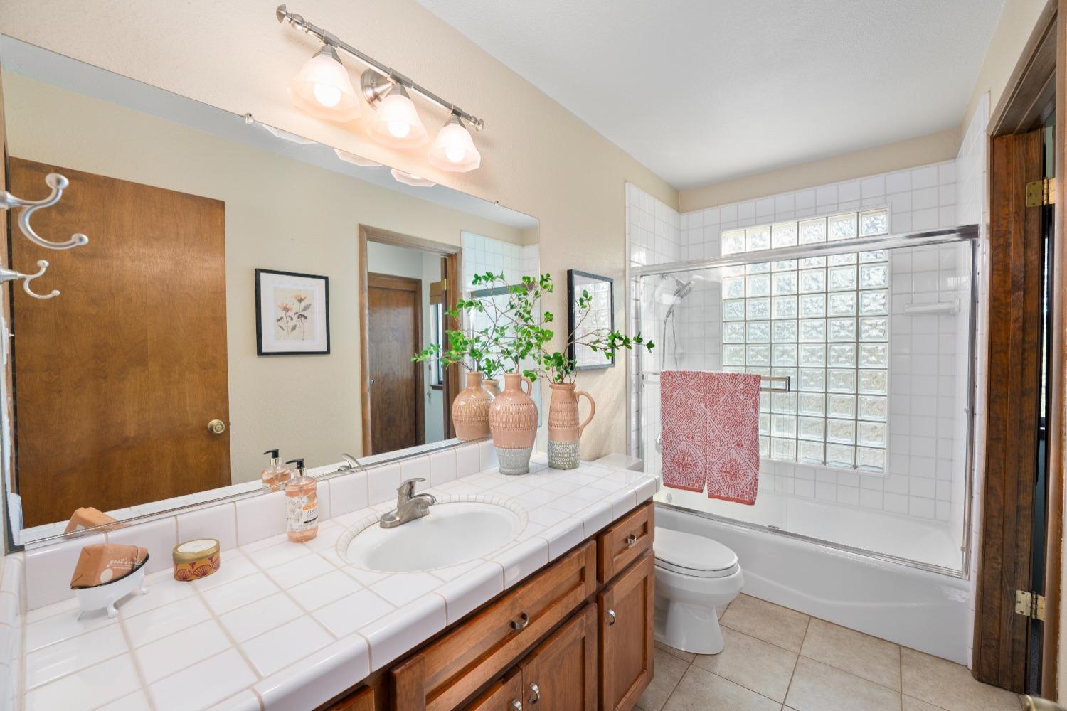 Detail Gallery Image 13 of 29 For 4041 Spectrum Way, Shingle Springs,  CA 95682 - 3 Beds | 2 Baths