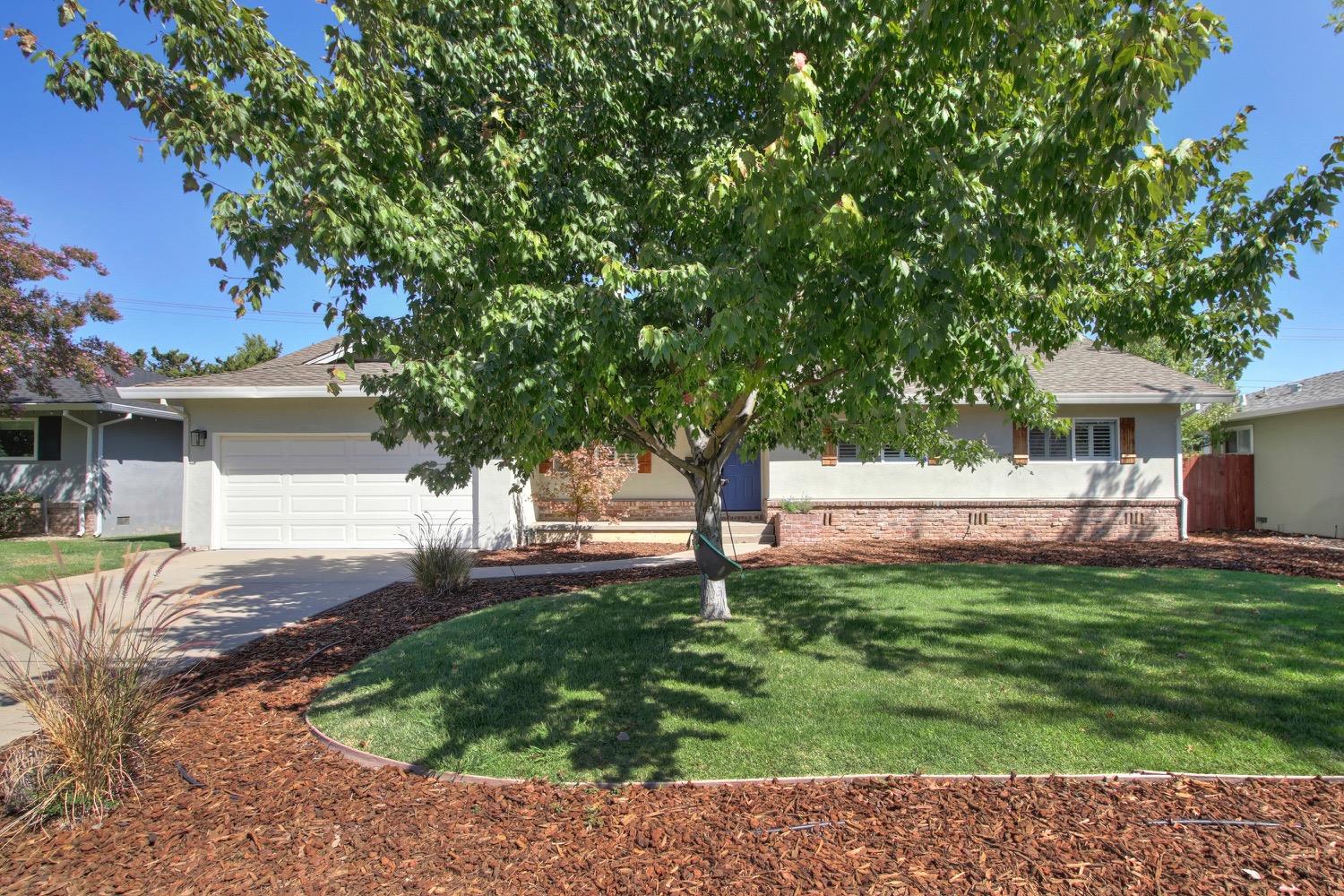 Detail Gallery Image 2 of 49 For 3709 Dubac Way, Sacramento,  CA 95864 - 3 Beds | 2 Baths