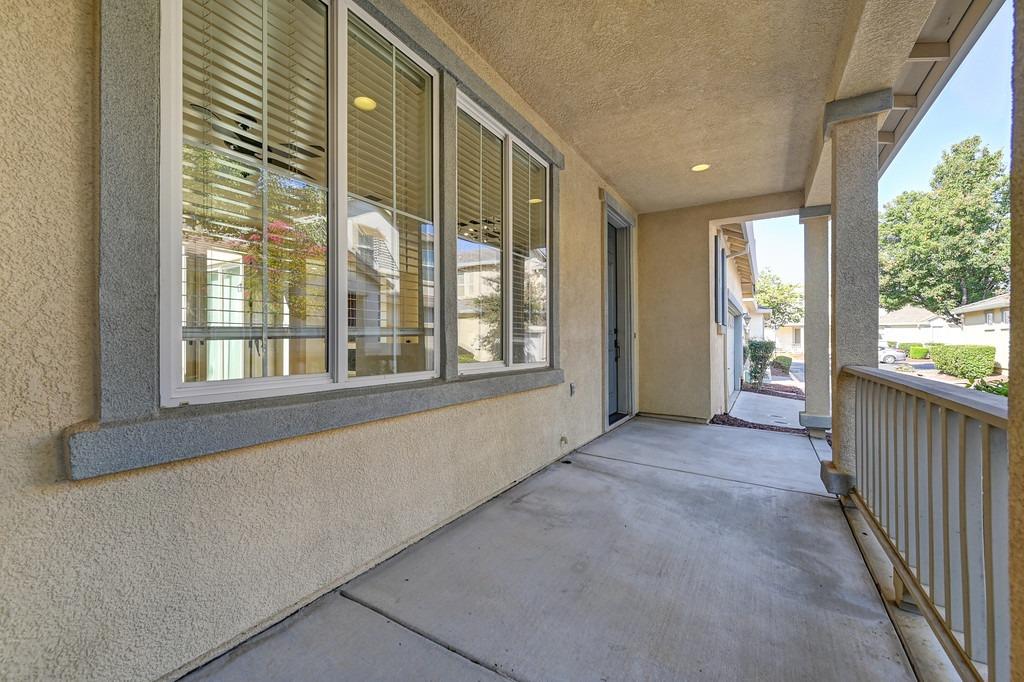 Detail Gallery Image 5 of 47 For 925 Courtyards Loop, Lincoln,  CA 95648 - 3 Beds | 2/1 Baths