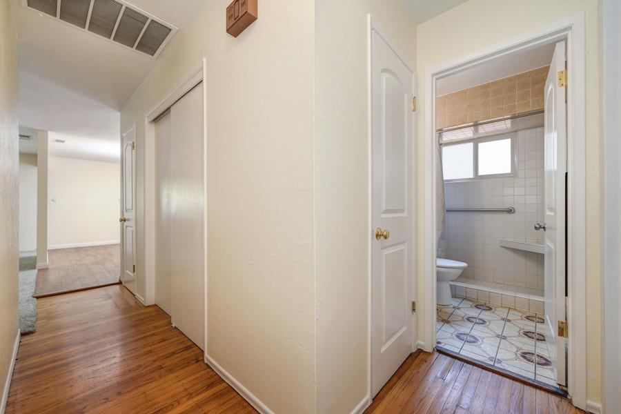 Detail Gallery Image 23 of 49 For 2625 C St, Sacramento,  CA 95816 - 4 Beds | 2 Baths