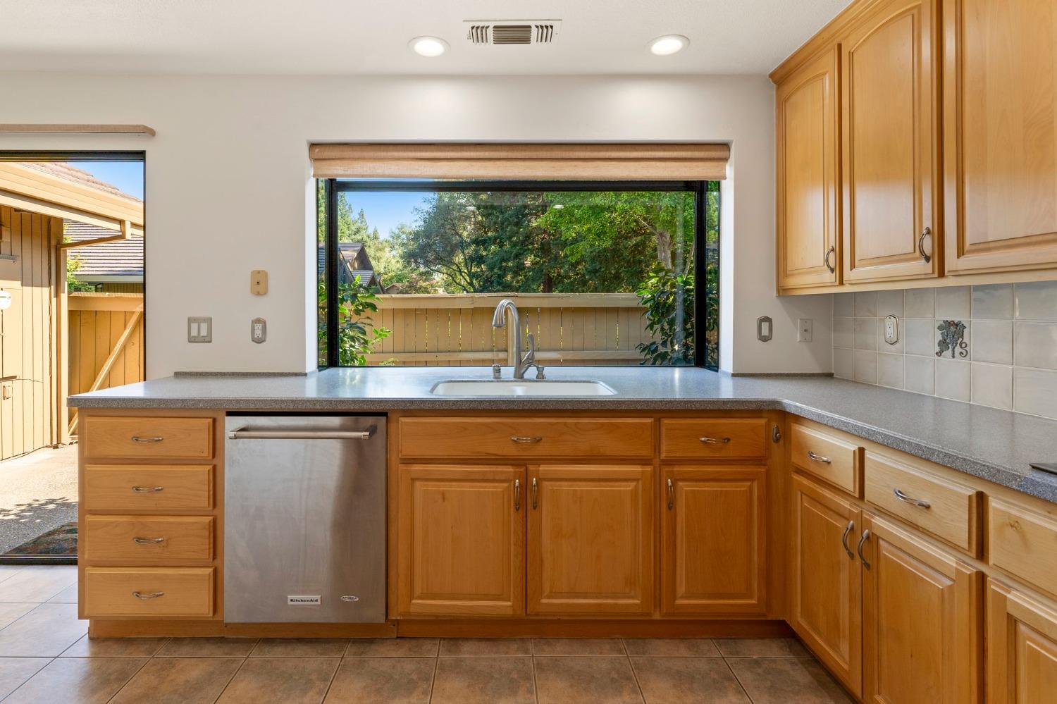 Detail Gallery Image 20 of 32 For 2212 Promontory Point Ln, Gold River,  CA 95670 - 2 Beds | 2 Baths