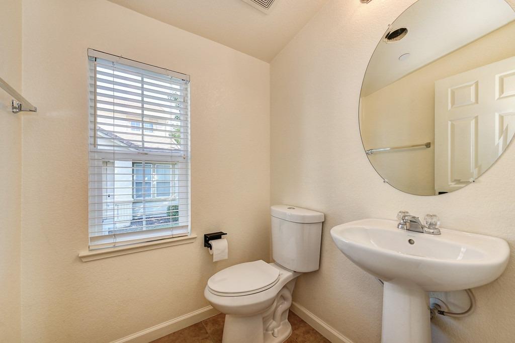 Detail Gallery Image 33 of 47 For 925 Courtyards Loop, Lincoln,  CA 95648 - 3 Beds | 2/1 Baths