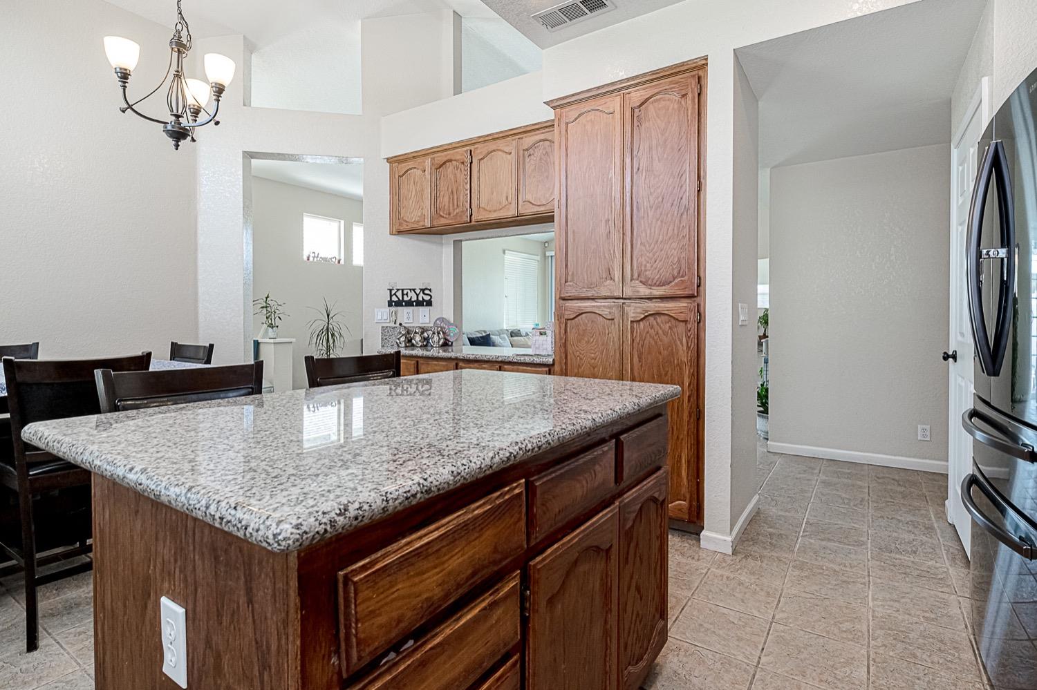 Detail Gallery Image 14 of 26 For 628 Mission Ridge, Manteca,  CA 95337 - 3 Beds | 2 Baths